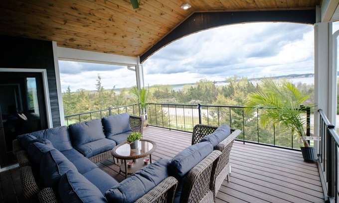 Yankton House | The Lake House - Lakeview with 6 bedrooms - Yankton, SD