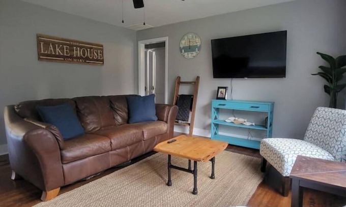 Augusta House | The Lake House on Mary