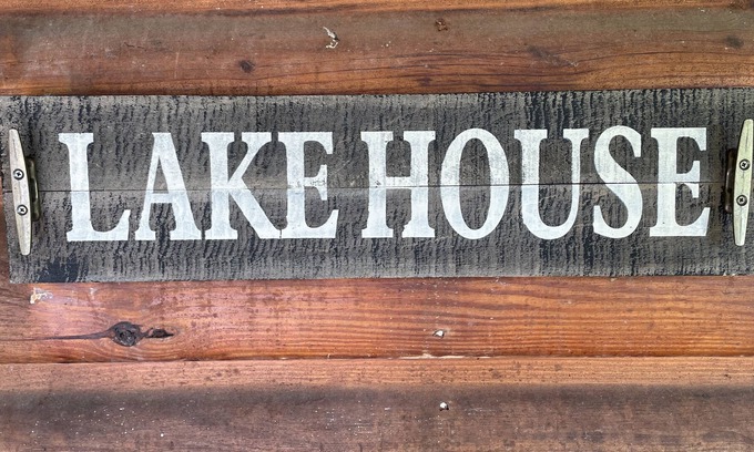 Byrdstown Cabin | The Lake House sits about 300 Yds from East Port Marina on Dale Hollow Lake