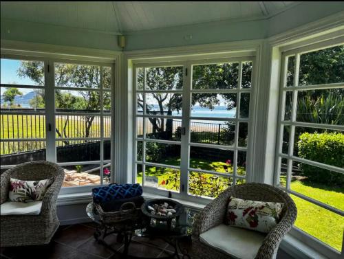 Holdens Bay House | The Lake House with private spa Lake Rotorua