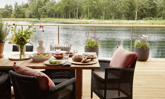 Lechlade Apartment | The Lakes by YOO, Hawthorn Lakeside Apartment - free access into onsite Spa