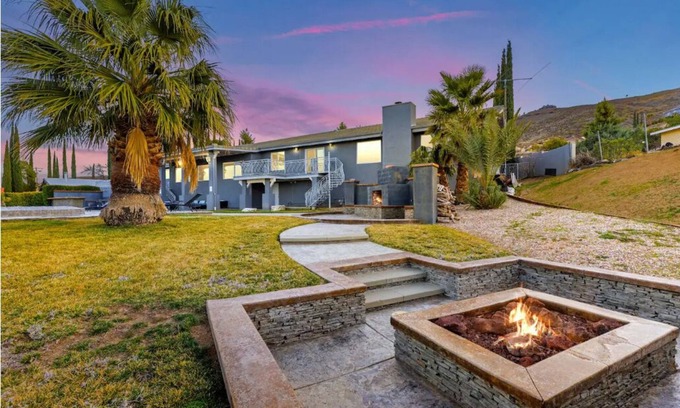 Agua Dulce House | The Lakeview House, Pool, Jacuzzi,Game Room,4 bedrooms