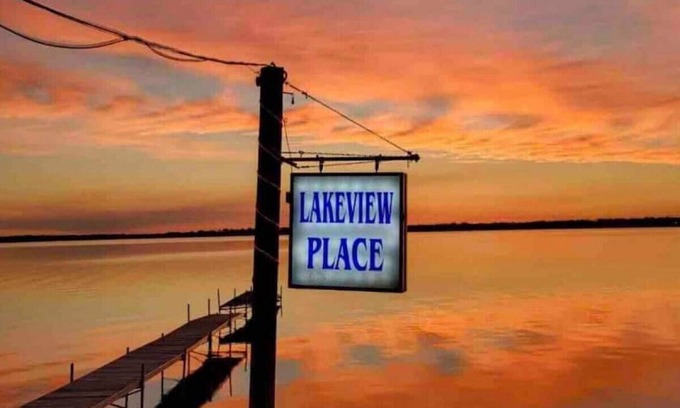 Fox Lake House | The Lakeview Place Boutique Hotel Unit 4