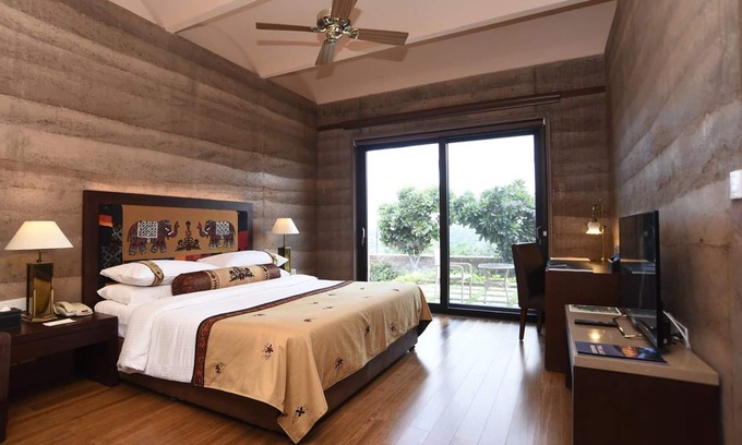 Faridabad Hotel | The Lalit Mangar