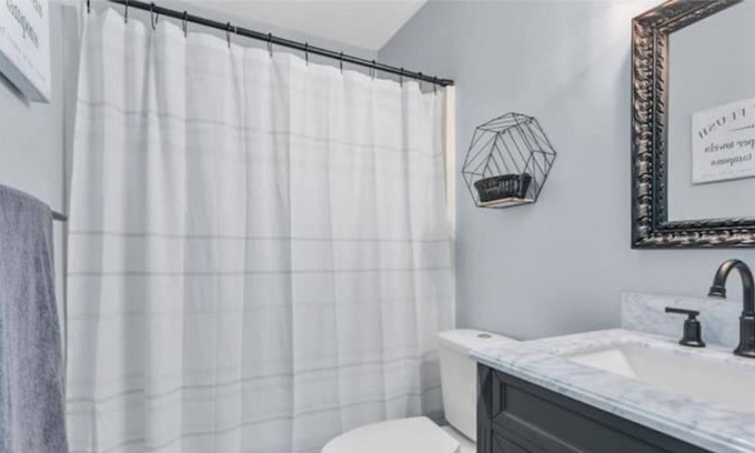 Parkville House | The Landing Pad-2 Bedroom 2 Bath w/garage parking