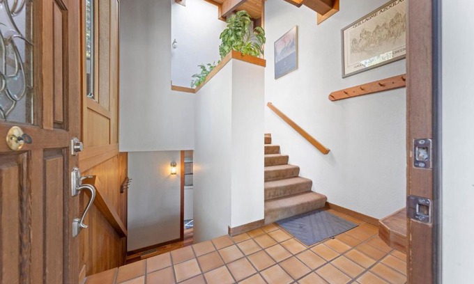 Lake Forest House | The Landing - Spacious Pet Friendly 4 BR with Hot tub