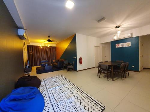 Seri Tanjung Pinang Apartment | The Landmark by Katana 3BR to 4BR Luxury Seaview Landmark Homestay at Gurney 15-16pax 无敌海景套房