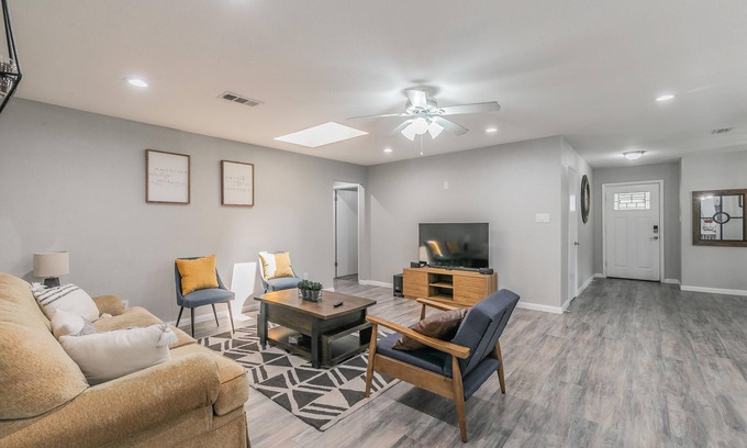 Oak Cliff House | The Larkspur Layover