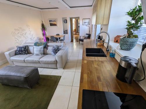 Holt Apartment | The Lawns Spa Apartment