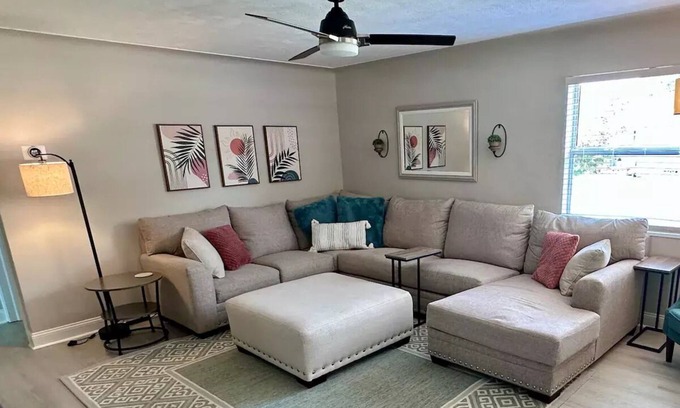 St. Petersburg - Clearwater House | The Lazy Lizard~Fun Cozy Cottagenn