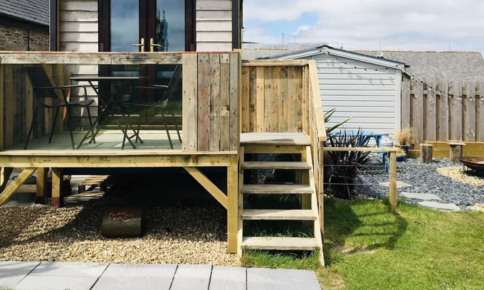 Ilfracombe Cabin | The Lazy Mare - Glamping with a View!