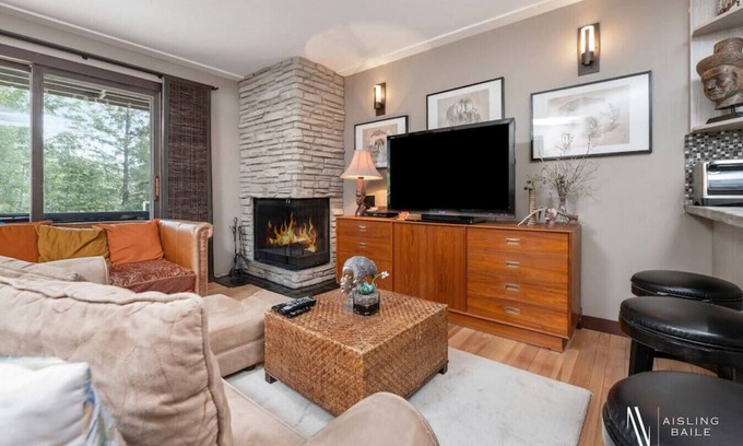 East Kootenay Apartment | The Lekker Condo | Private Beach | Indoor Pool/Tub