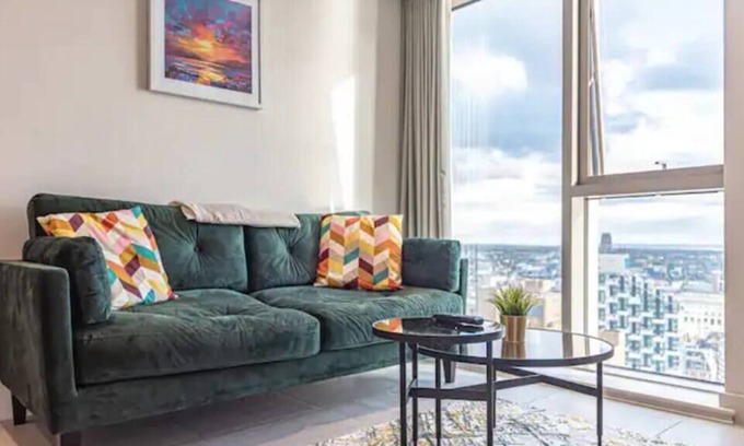 The Docks Apartment | The Lexington VI | 1BDR | Netflix