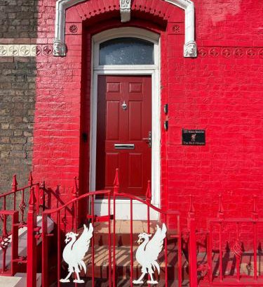 Anfield House | The LFC Red House - Spacious 5 Bedroom House With 2 Bathrooms And Street Parking