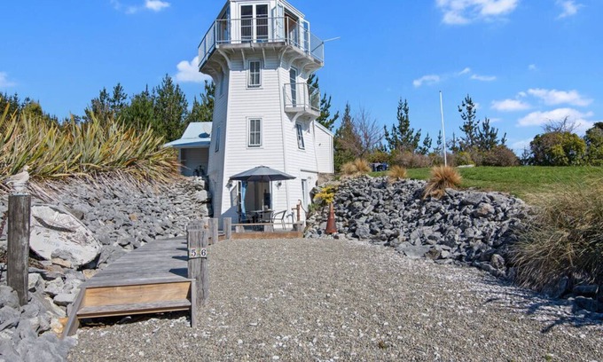 Tata Beach Cottage | The Lighthouse - Ligar Bay Holiday Home