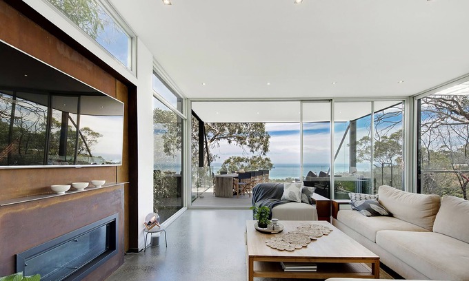 McCrae Villa | The Lighthouse Views