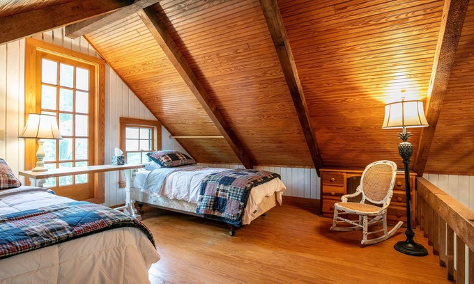Rolling Wood House | The Lil' Sipp, 2BR Cabin by Velvet Ditch Villas