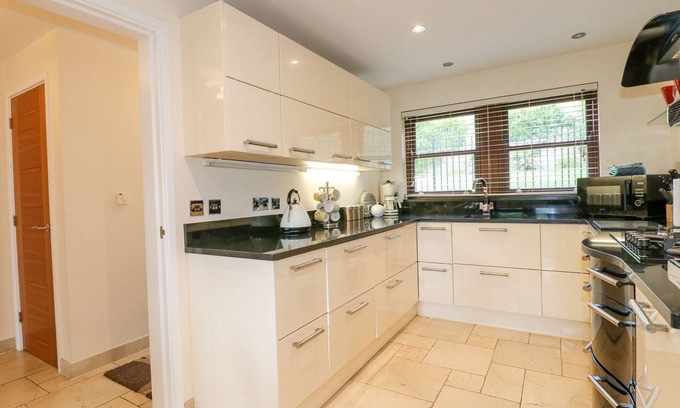 Darley Dale Cottage | The Lillies