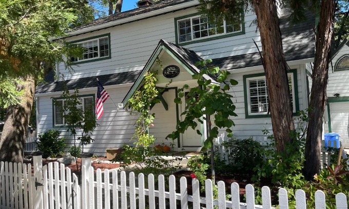 Cedar Glen House | The Lily Pond Cottage, Lake Arrowhead, CA