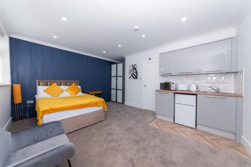 Peterborough Apartment | The Lincoln Suites Near The Train Stationwhole