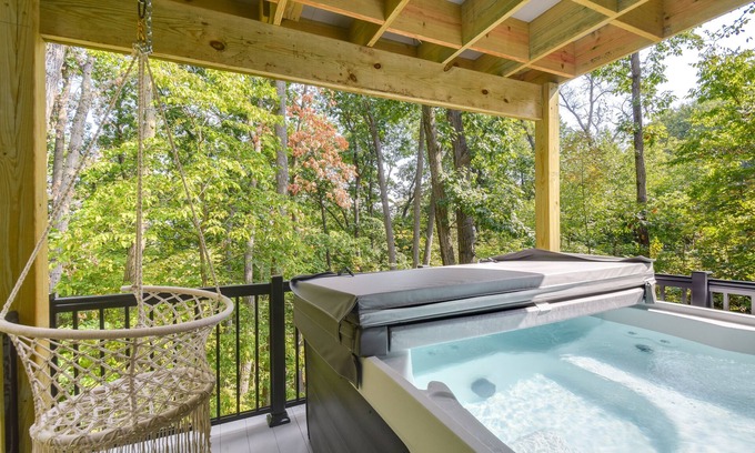 The Galena Territory House | The Linden; New construction Galena Retreat w/hot tub & pool table
