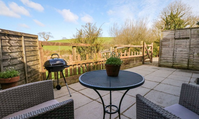 Hele Cottage | THE LINHAY, pet friendly, character holiday cottage in West Down