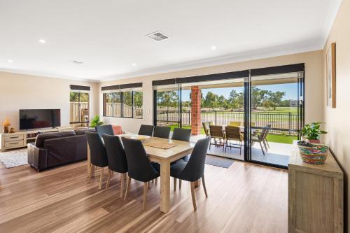 Dunsborough House | The Links - fairway views, walk to town, air-con