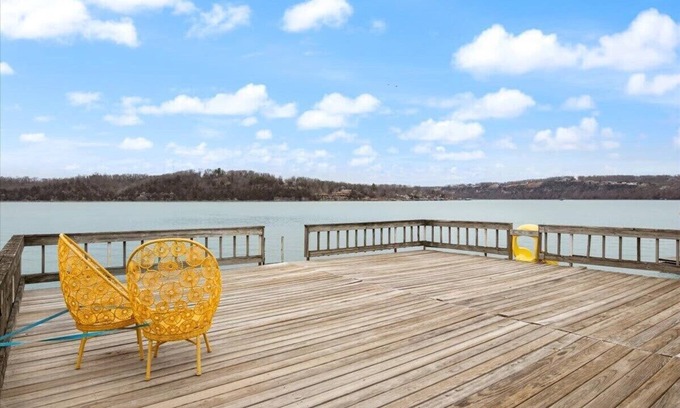 Linn Creek House | The Linn Creek Lodge: Home with Private Dock