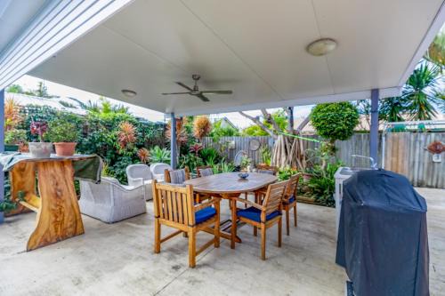 Marcoola Apartment | The Little Blue Shack - Quaint Granny Flat