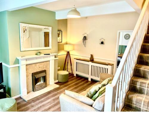 Bury House | The Little Green Cosy Cottage