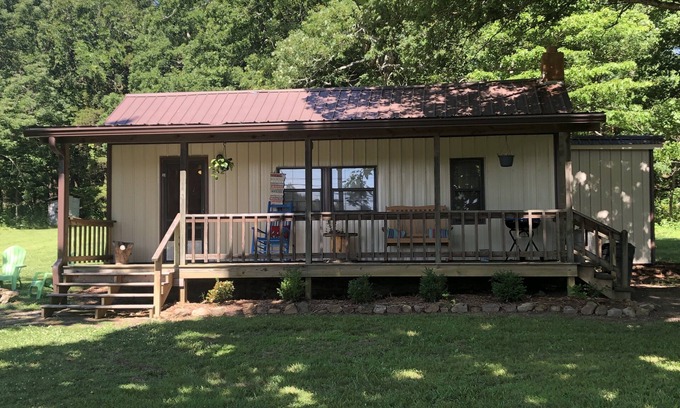 Mountain View Cabin | The Little House on the Hill.Mins from Mtn View's center. Wifi recently added