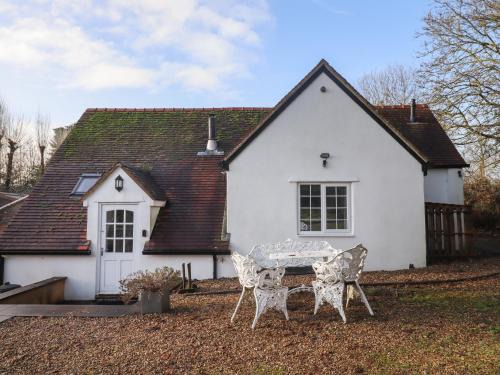 Milton-under-Wychwood House | The Little White Cottage