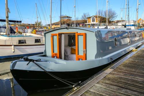 Liverpool Boat Rental | The Liverpool Boat