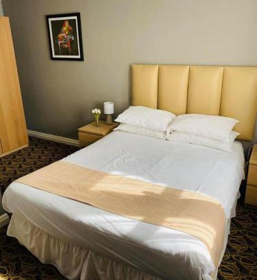 Liversedge Bed & Breakfast | The Liversedge, 64 Leeds Road