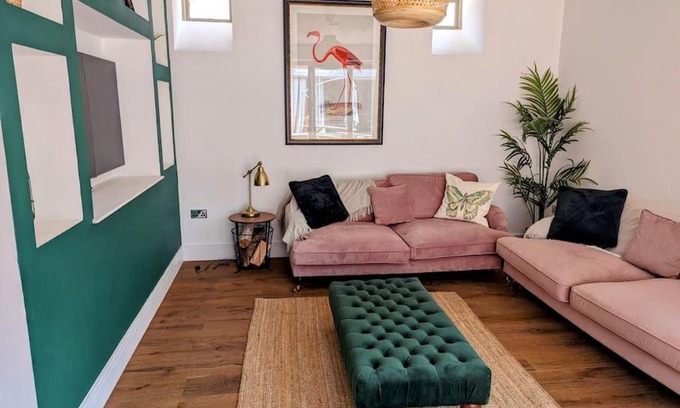 Llandenny Apartment | The Livery Cottage at Cefn Tilla Court, Usk
