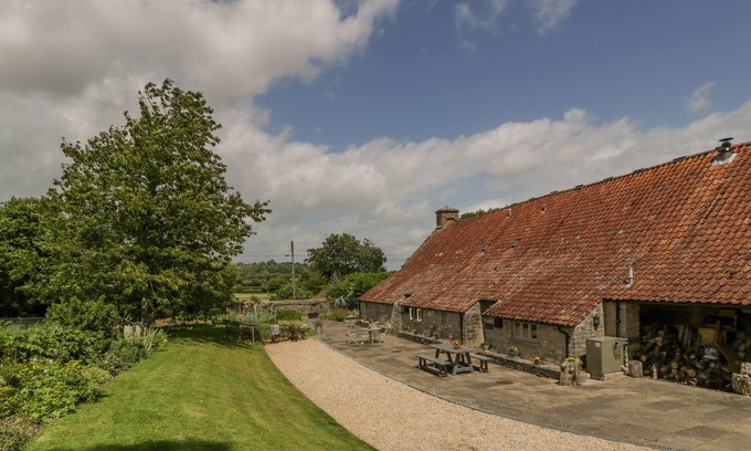 Langport Cottage | THE LOAFING SHED, family friendly, with open fire in Langport