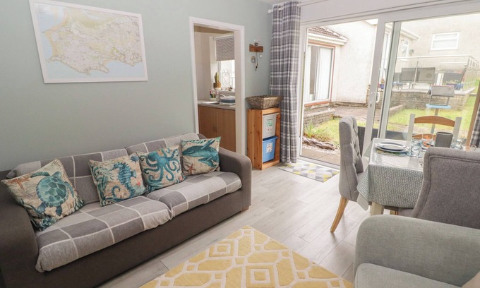 Crynant Cottage | THE LOBSTER POT, pet friendly, luxury holiday cottage in Oxwich
