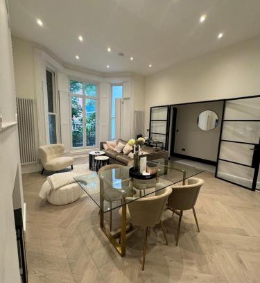 West Kensington Apartment | The Location! Holland Park