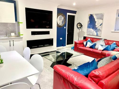 Mumbles Apartment | The Lodge Annex - immaculate coastal property