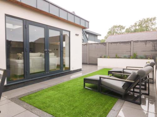 Llangefni House | The Lodge at Dafarn Newydd