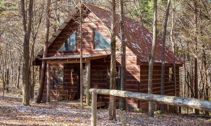White Bluff Cabin | The Lodge at Oak Haven Farms - Outside of Nashville