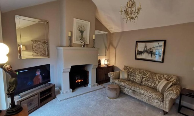 Iverley House | The Lodge at The Cedars