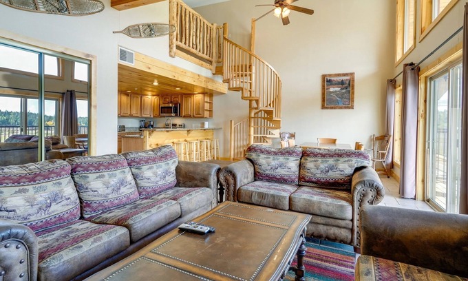 Meadow View Heights Apartment | The Lodge at Duck Creek: DEER TRACKS SUITE