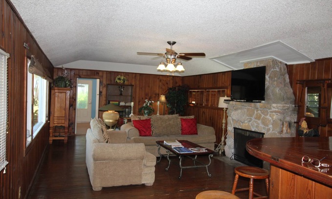 St. Lucie Village House | The Lodge, cozy one bedroom King Cottage on the Indian River Lagoon