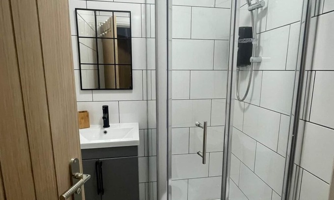 Bedworth Apartment | The Lodge - Flat 4 Luxury 1 Bed Corporate Apartment