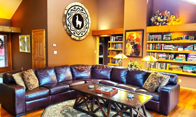 Comstock Cabin | The Lodge: Gorgeous Wooded Retreat on Pristine North Pipe Lake, Hot Tub