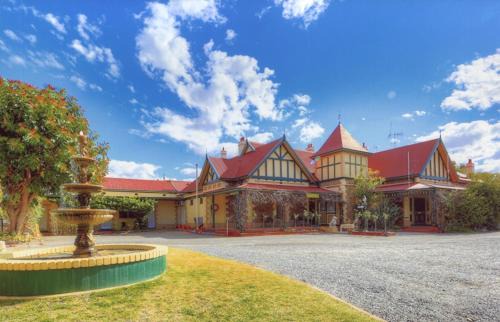 Broken Hill Hotel | The Lodge Outback Motel