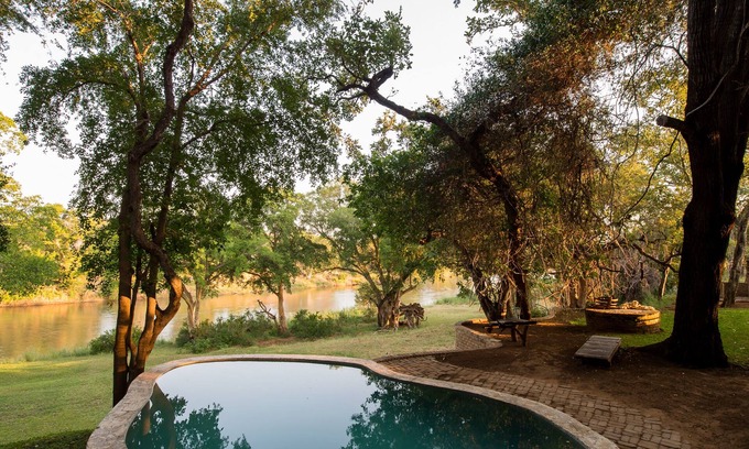 Maruleng Cabin | The Lodge can sleep up to 12 guest at this low rates.