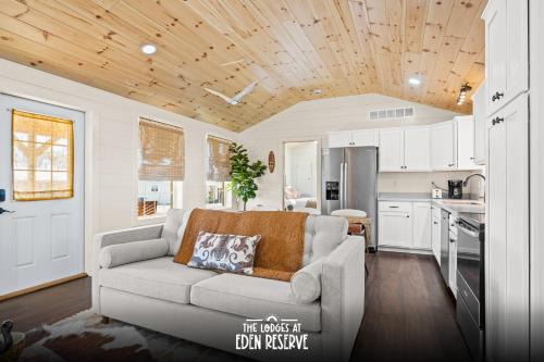 Williamstown House | The Lodges at Eden Reserve - Back Cabins - Near Ark