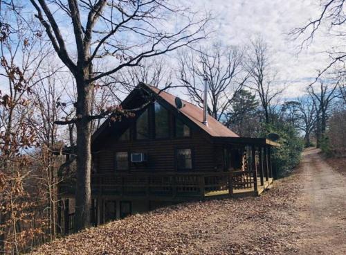Eureka Springs Ski Chalet | The Loft at Bear Mountain log cabins